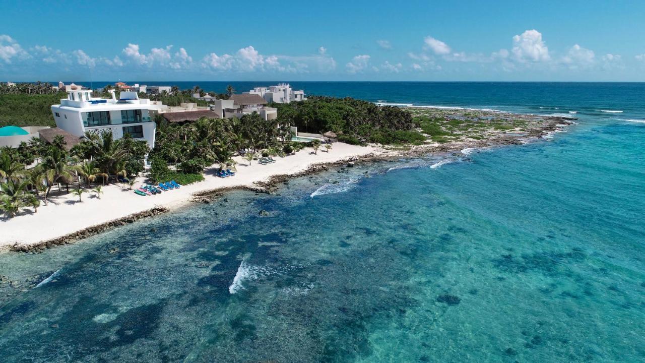 Villa La Maison Manati, Beachfront, Infinity Pool, Cooking Service Included
