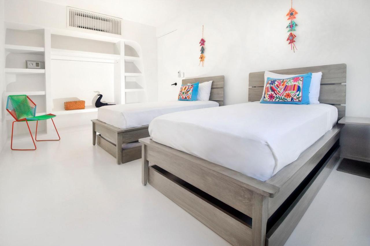 Villa La Maison Manati, Beachfront, Infinity Pool, Cooking Service Included Tulum