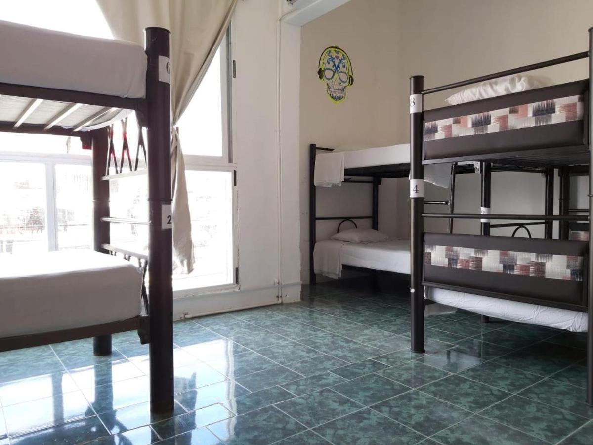 Albergue Emotion Avenida & *