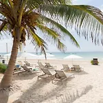 Cinco Hotel *