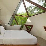 Mamasan Treehouses & Hotel 4*