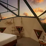 Mamasan Treehouses & Cabins