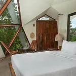 Mamasan Treehouses & Hotel