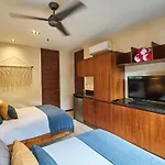 Don Quijote - Private Pool & Club Access