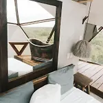 Hotel Mamasan Treehouses & Tulum