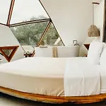 Mamasan Treehouses & 4*