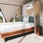 Mamasan Treehouses & Hotel