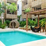 Eco-sustainable Luxury Between Hotspots & Town By Stella