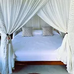 Luv Hotel