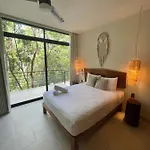 Jungle View 2bed 2bath Condo/ Wi-fi/ Pool/ Gym Apartamento