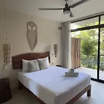 Apartamento Jungle View 2bed 2bath Condo/ Wi-fi/ Pool/ Gym