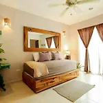 Hiphipstay - The Pablo Escobar Villa