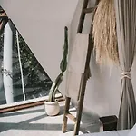 Mamasan Treehouses & 4*