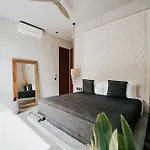 Kings Mansion For 26 Guests! *