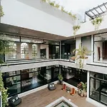 Apartment Kings Mansion For 26 Guests!