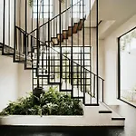 Kings Mansion For 26 Guests!