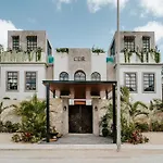 Kings Mansion For 26 Guests!