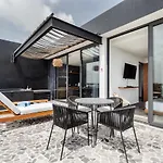 Iik Luxury By Spot *