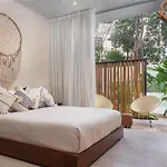 Private Studio Wterrace & Direct Pool Access A104