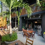 Aroma & Club Hotel