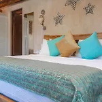 Hotel Estrellas - Located At The Party Zone 4*