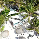 Estrellas - Located At The Party Zone Tulum