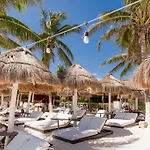Estrellas - Located At The Party Zone Hotel Tulum
