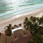Hotel Estrellas - Located At The Party Zone