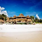 Estrellas - Located At The Party Zone Hotel