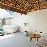 Jade Hotel 5*