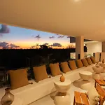 Jade Hotel