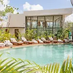 Jade Hotel