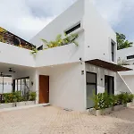 Cozy 3 Bedrooms Townhome-centrally Located-gated-wifi Tulum