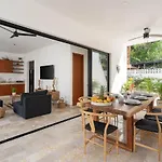 Cozy 3 Bedrooms Townhome-centrally Located-gated-wifi *