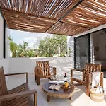 Cozy 3 Bedrooms Townhome-centrally Located-gated-wifi Tulum