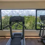 Holiday home Exclusive Building Infinity Pool And Gym Restaurants And Bar District Nearby