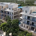 2br With Fast Wifi Free Bikes, Rooftop, Pool, And Gym