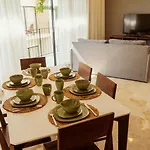2br With Fast Wifi Free Bikes, Rooftop, Pool, And Gym