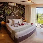 2br With Fast Wifi Free Bikes, Rooftop, Pool, And Gym