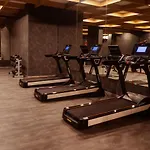 2br With Fast Wifi Free Bikes, Rooftop, Pool, And Gym