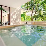 204 Hidden Gem In The Heart Of W/ Huge Private Terrace And Pool For 6 Pax *