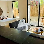 Studio W/Plunge Pool & Kitchen