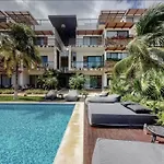 Apartamento Spacious Condo, Beautiful Pool, Wi-fi - Casa Kaanal 104 *