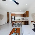 Spacious Condo, Beautiful Pool, Wi-fi - Casa Kaanal 104 *