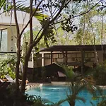 Hotel Jade