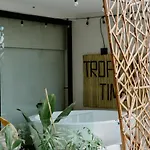 Jade Hotel