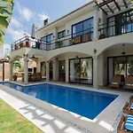 Stunning For 10-cabana-private Pool-parking Holiday home