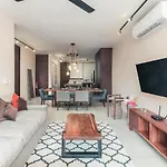 Luxury 2 Bdr 2 Bth 2 Bikes Jacuzzi Fiboptic Wifi.