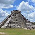 Luxury 3 Bed & Bath Eco-Chic Villa - Private Pool