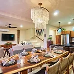 Spacious & Comfy Penthouse Oasis With Plunge Pool